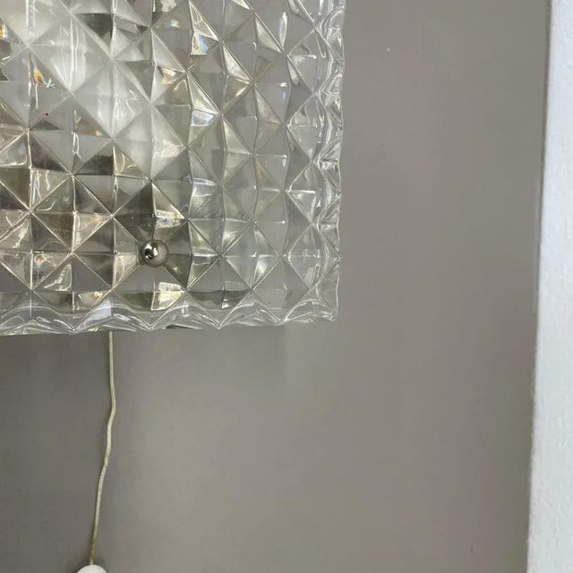 Small Cubic Textured Glass Wall Light in style of Orrefors, 1970s For Sale - Image 6 of 18