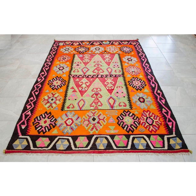 1960s Vintage Turkish Kilim Handwoven Rug - 5′6″ × 8′4″ For Sale - Image 4 of 13