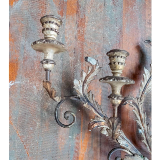 20th Century Large 40" Wide Italian Hollywood Regency Tole and Wood Wall Sconce For Sale - Image 4 of 18