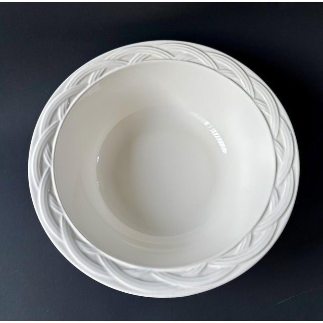 Mid-Century Modern Vintage Pfaltzgraff Acadia White Serving Bowl – Off-White Stoneware With Woven Rim For Sale - Image 3 of 9