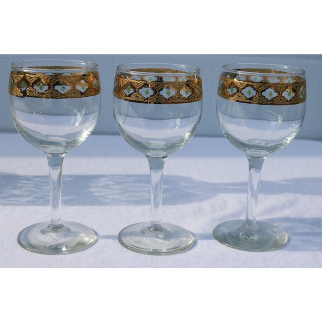 Metal 1960's Culver Valencia 22k Gold Green Diamond Decanter, Stopper and 6 Wine Glasses For Sale - Image 7 of 8