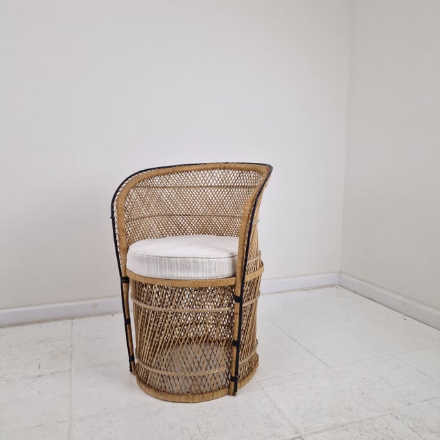 A beautiful vintage rattan barrel chair in very good condition, perfect for adding texture and warmth to a modern...