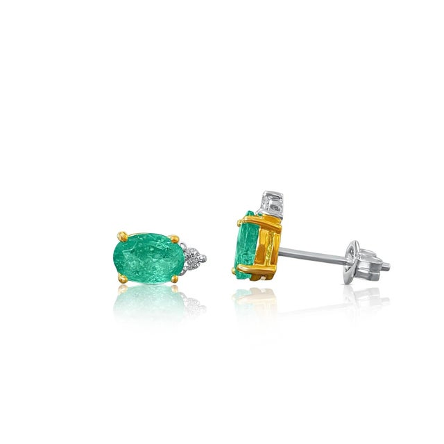 Modern Oval Cut Natural Emerald Stud Earrings in 18k Solid Gold - 2 Pieces For Sale - Image 3 of 6