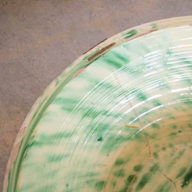 19th Century Large Spanish Green and White Lebrillo Bowl For Sale In Los Angeles - Image 6 of 9