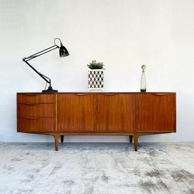 Mid-Century Modern Dunvegan Sideboard by Tom Robertson for McIntosh, 1960s For Sale - Image 3 of 18