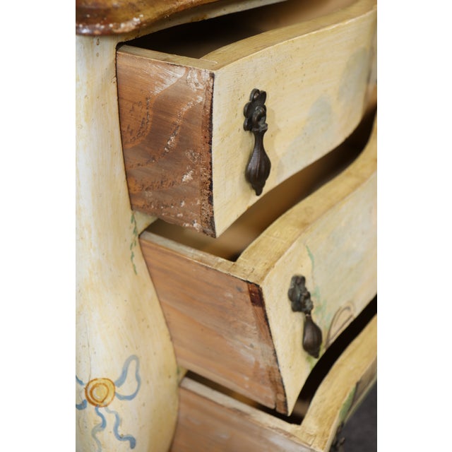 Early 1900s Era Italian Venetian Bombe Form Paint Decorated Vitrine For Sale - Image 13 of 15