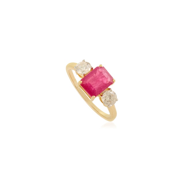 1900s Inspired 1.48 Ct Emerald-Cut 14k Gold Ruby Three Stone Ring With Diamonds, Size 6 For Sale - Image 4 of 14