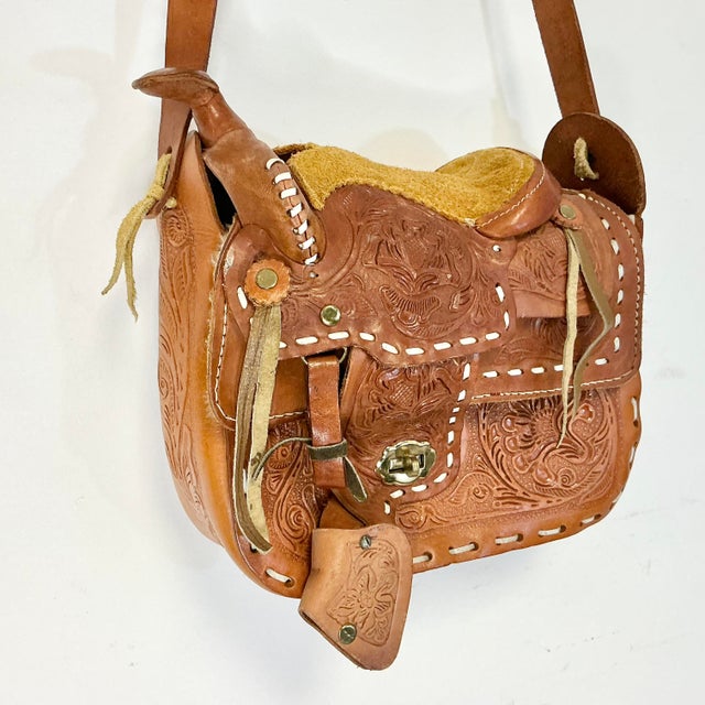 1980s Vintage Southwestern Americana Tooled Leather Trompe I’Oeil Saddle Shoulder Handbag. For Sale - Image 6 of 16