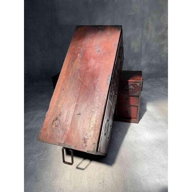 Antique Japanese Isho-Dansu Kimono Storage Box in Urushi Lacquer Finish For Sale - Image 10 of 18