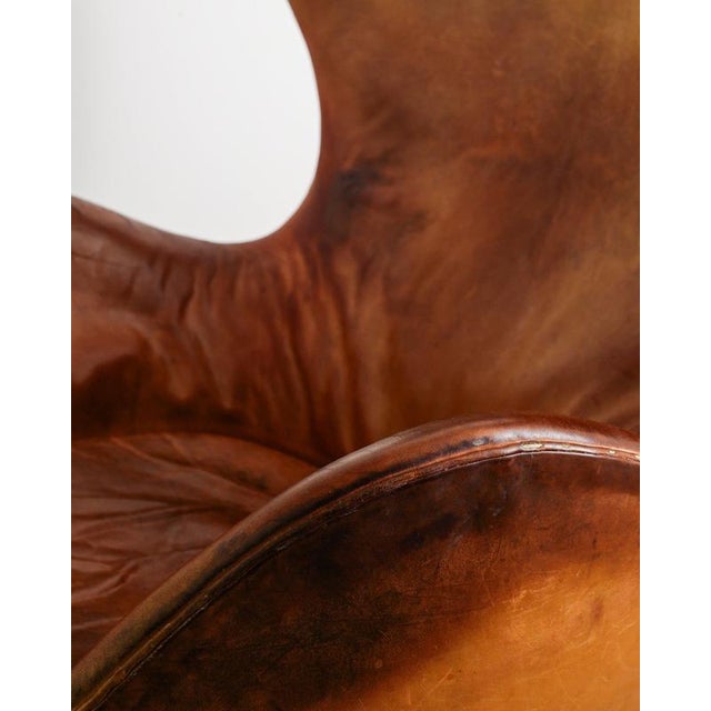 1960s Mid-Century Modern Danish Egg Chair in Leather by Arne Jacobsen for Fritz Hansen, 1963 For Sale - Image 5 of 9