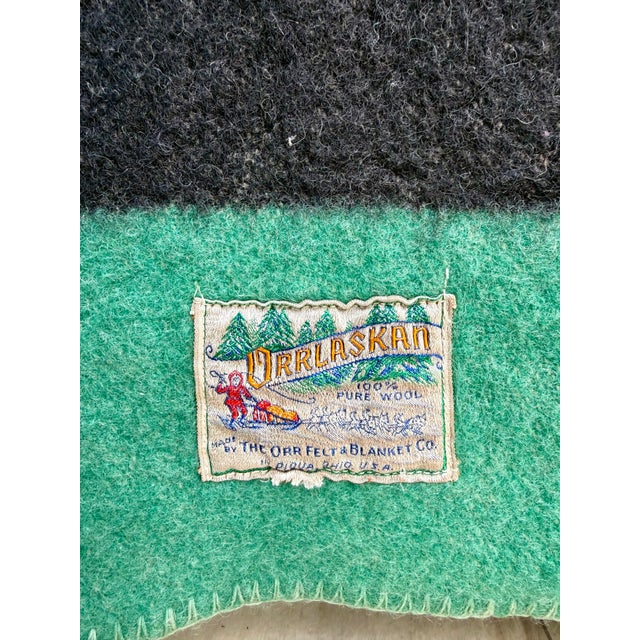 Here is a vintage 1940s American wool blanket by Orr Felt & Blanket Co., featuring a beautiful, iconic color way and...