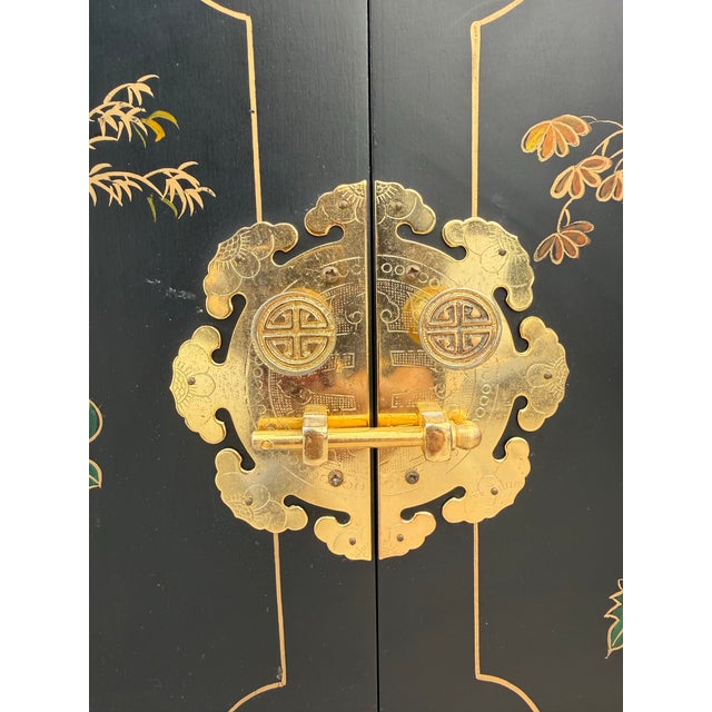 Pair of 1970s Chinoiserie Black Lacquer Nightstands With Hand-Painted Birds & Brass Hardware For Sale - Image 10 of 17