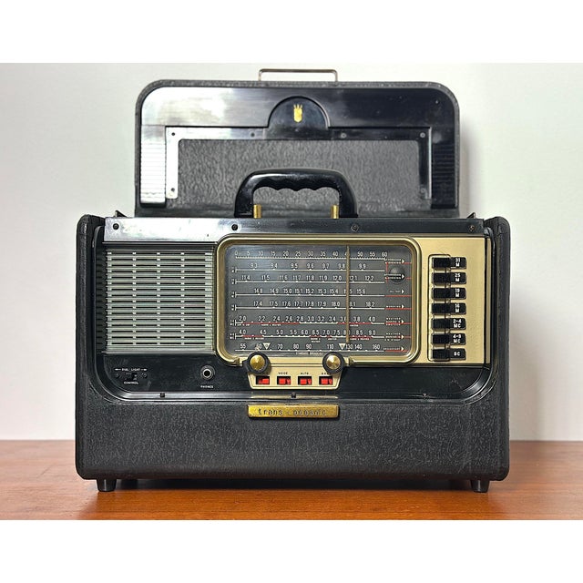 The zenith trans-oceanic model b600 is one of the most famous and sought-after portable radios among enthusiasts of modern...
