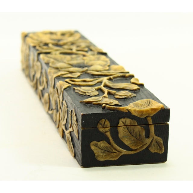 Early 20th Century Chinese Yellow Shoushan Stone Brush / Glove Long Box With Cameo Cut Flowers For Sale In Houston - Image 6 of 12