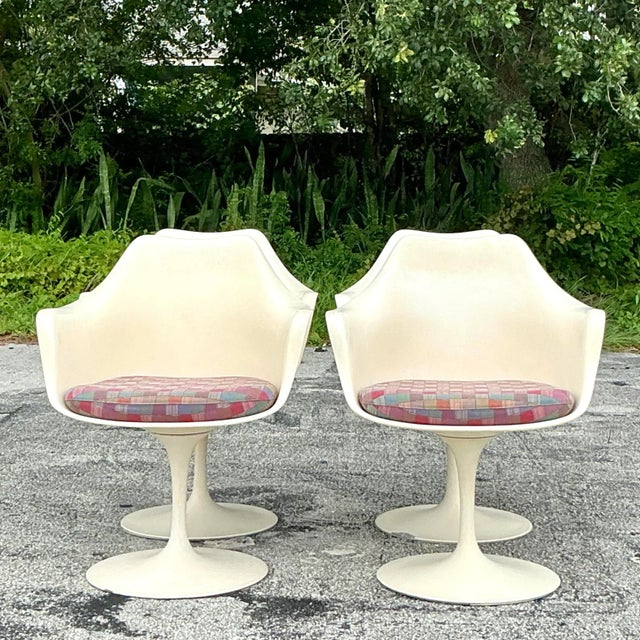 Mid-Century Modern Vintage Mid-Century Modern Eero Saarinen Br50 Tulip Chairs - Set of 4 For Sale - Image 3 of 9