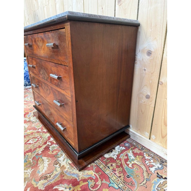 Art Deco Chest of Drawers in Burl Walnut Veneer and Marble Top, 1930s For Sale - Image 4 of 8