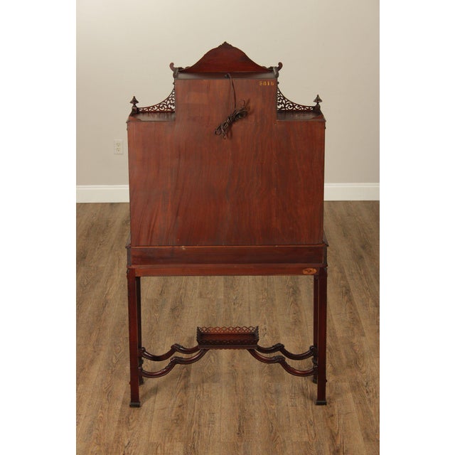 Weiman Heirloom Quality Chinese Chippendale Style Mahogany Vitrine Display Cabinet For Sale - Image 14 of 18