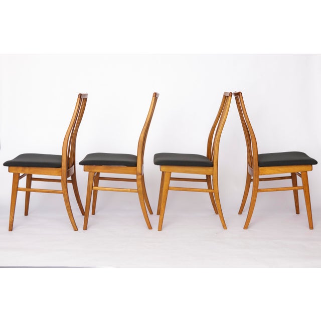 Set of 6 Vintage Dining Chairs, 1960s–1970s Origin: Germany | Manufacturer: Unknown Beautiful beechwood dining chairs with...