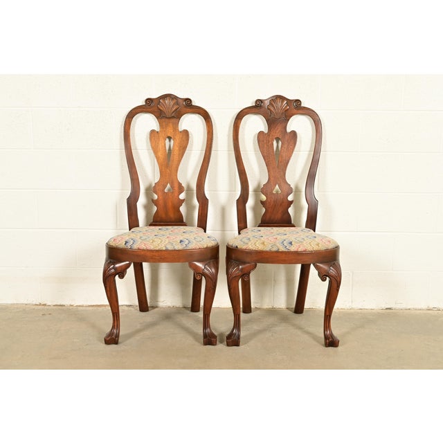 Kittinger Kittinger Georgian Carved Mahogany Side Chairs or Dining Chairs, Pair For Sale - Image 4 of 17