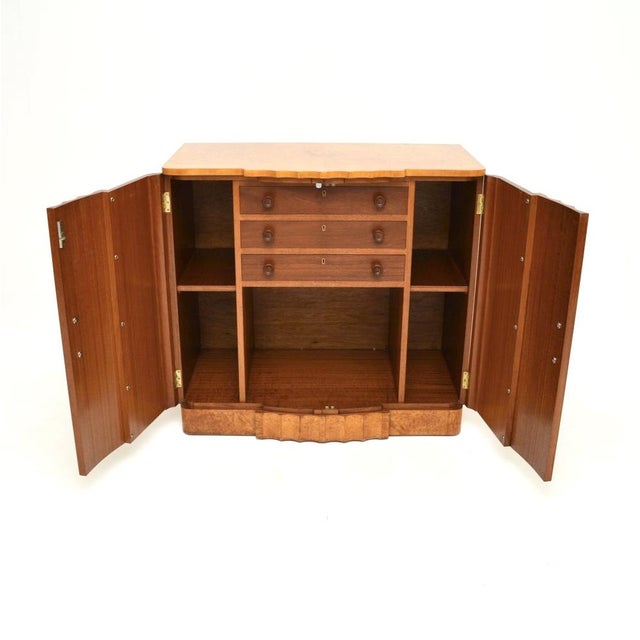 Mid-Century Modern Art Deco Burr Walnut Cabinet from Harry and Lou Epstein, 1930s For Sale - Image 3 of 15