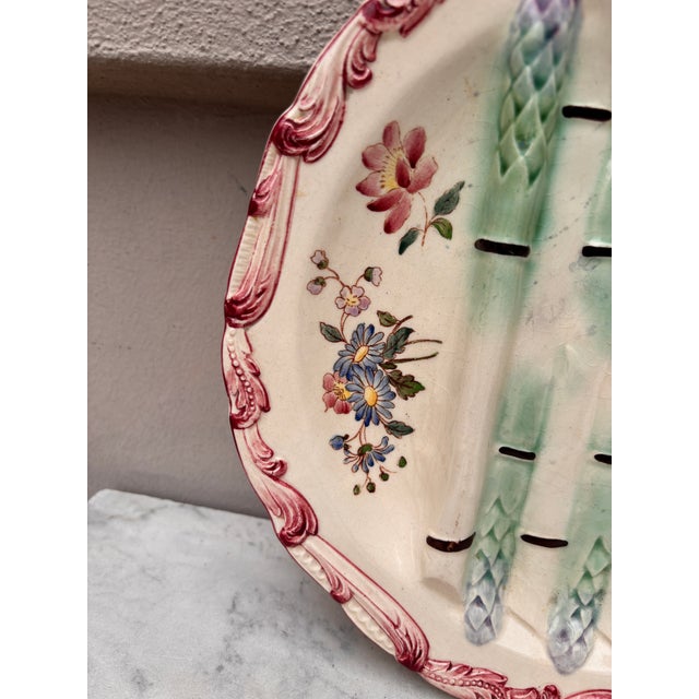 Longchamp 19th Century Longchamp Majolica Asparagus Plate With Flowers For Sale - Image 4 of 5