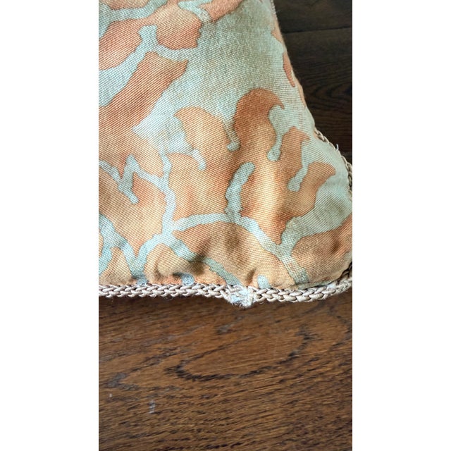 French Provincial Italian Designer Mariano Fortuny Moresco Rust/Gold Feather/Down Pillow Pair For Sale - Image 3 of 5