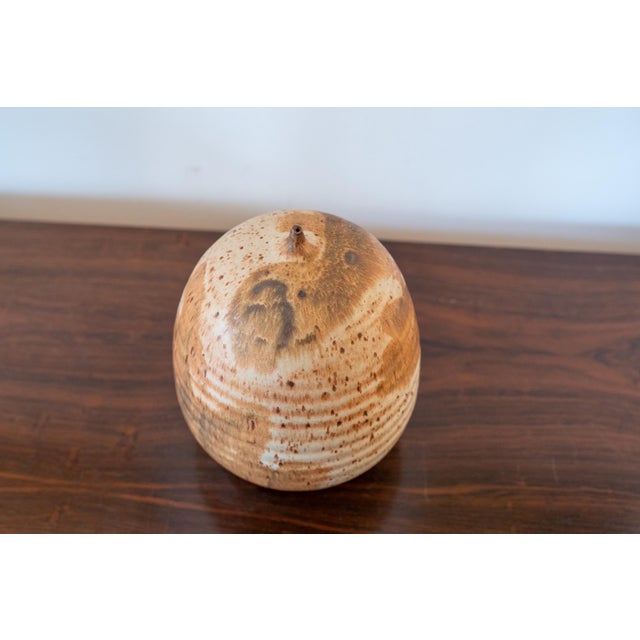 Brown 1960s Ceramic Vase in the Manner of Toshiko Takaezu For Sale - Image 8 of 12