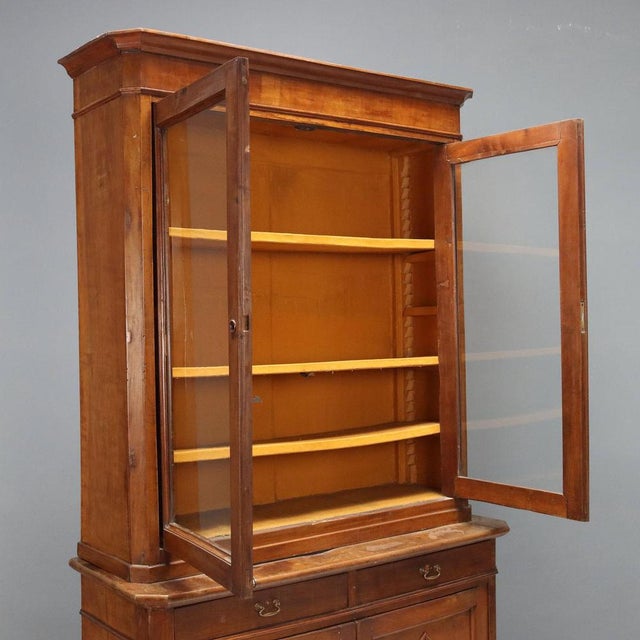 Antique Italian Bookcase in Walnut, 1800s For Sale - Image 3 of 11