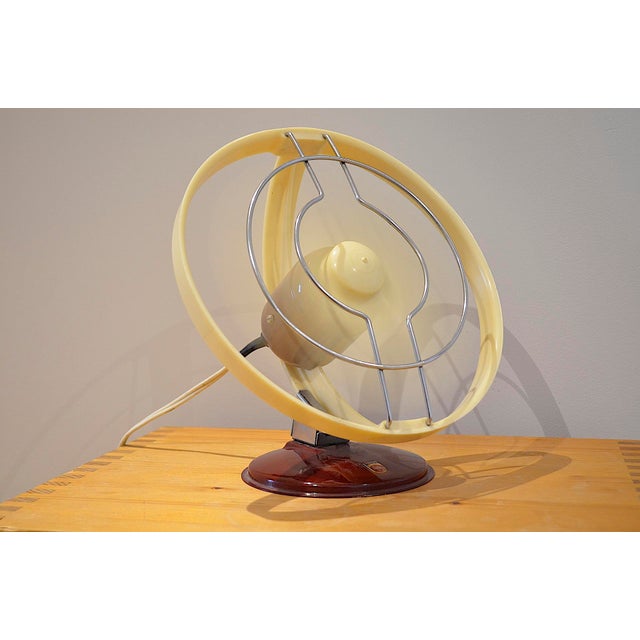 Vintage wall fan from Philips from the 1950s - Wall mount - Can also be used as a table fan This piece has an attribution...