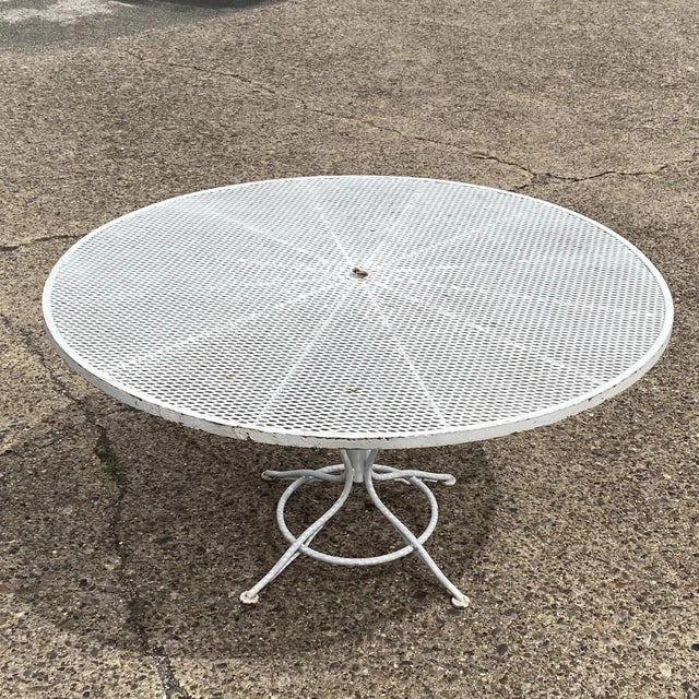 Mid-Century Modern Vintage Russell Woodard Sculptura 53" Round Wrought Iron Patio Dining Table For Sale - Image 3 of 11