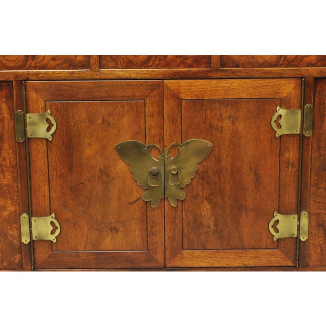 Mid 20th Century Vintage Henredon Chinoiserie Brass Butterfly Burl Wood Credenza Cabinet Buffet For Sale - Image 5 of 16