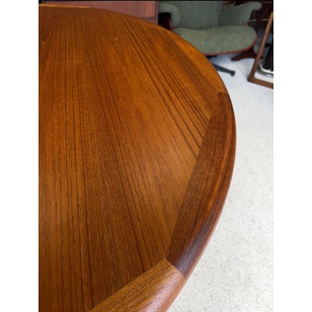 Danish Teak Round Dining Table with Central Leaf Extension For Sale - Image 5 of 10