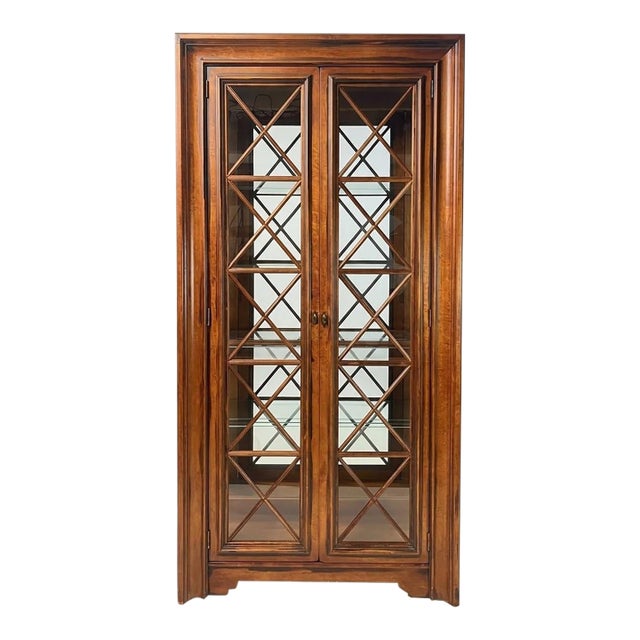 Late 20th Century Hickory White Lighted Glass Cabinet With Mirrored Back & Fretwork Doors For Sale