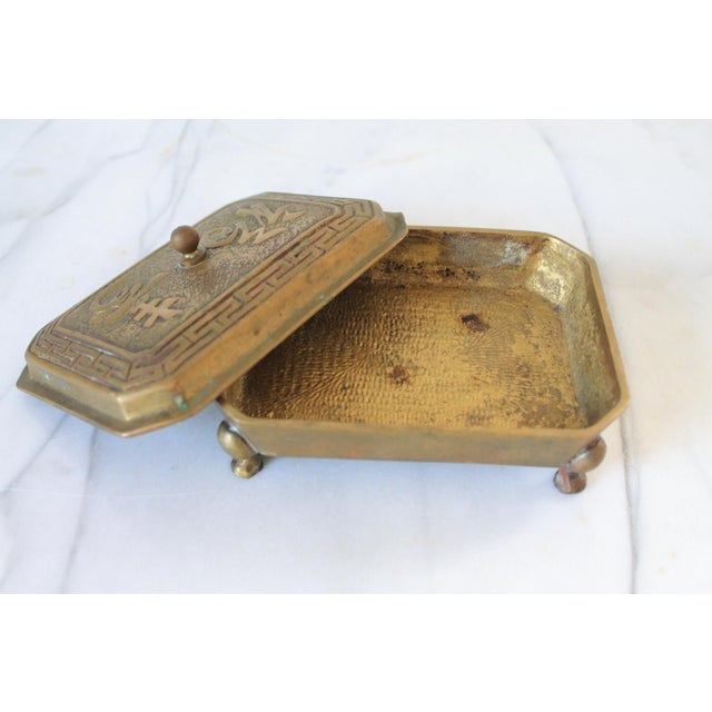 Hollywood Regency Vintage Brass Footed Fu Shou Chinese Symbol Trinket Box For Sale - Image 3 of 9