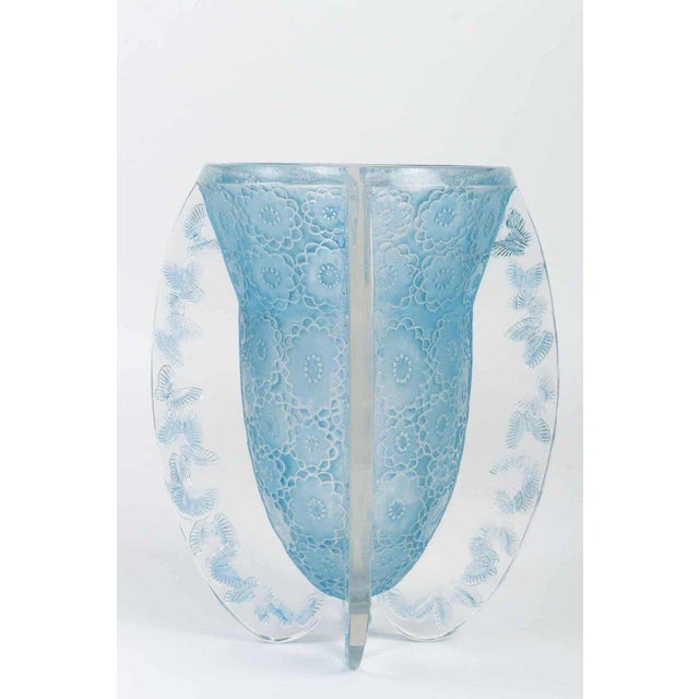 Vintage Butterflies Vase by René Lalique, 1936, in Very Good conditions. Designed 1920 to 1949