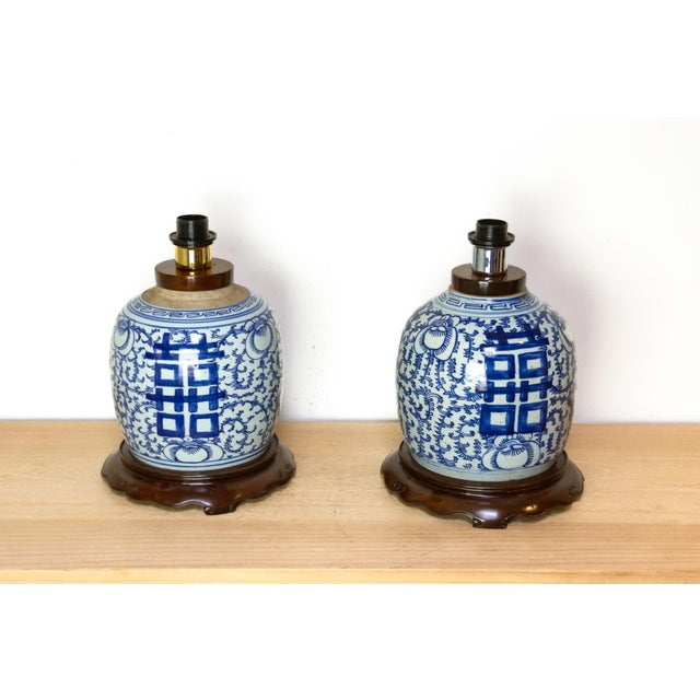 Pair of Vintage Blue & White Ginger Table Lamp For Sale - Image 4 of 9