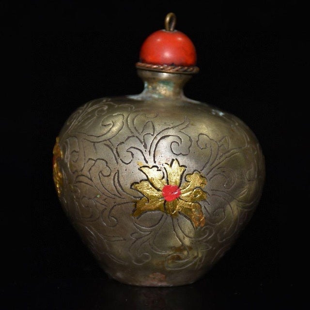 Silver Antique Gilt Silver Snuff Bottle With Floral Motif - Asian Collectible For Sale - Image 8 of 9
