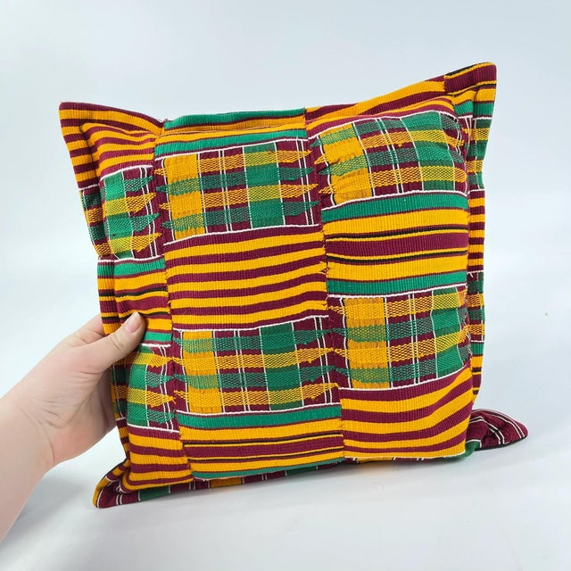 African Early 20th Century Pair of Kente Cloth Throw Pillows Ghana For Sale - Image 3 of 9