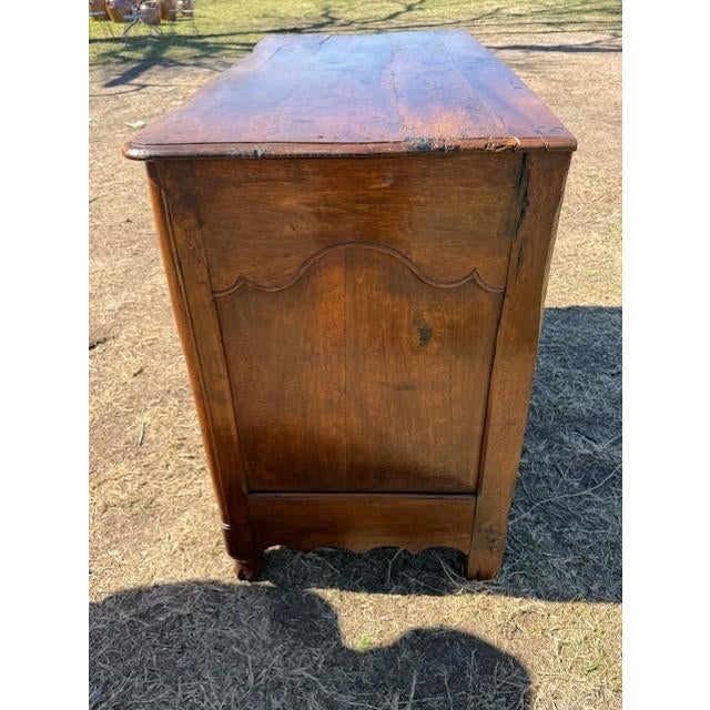 Large 18th Century French Louis XV Solid Walnut Period Chateau Chest of Drawer / Commodes For Sale - Image 10 of 18