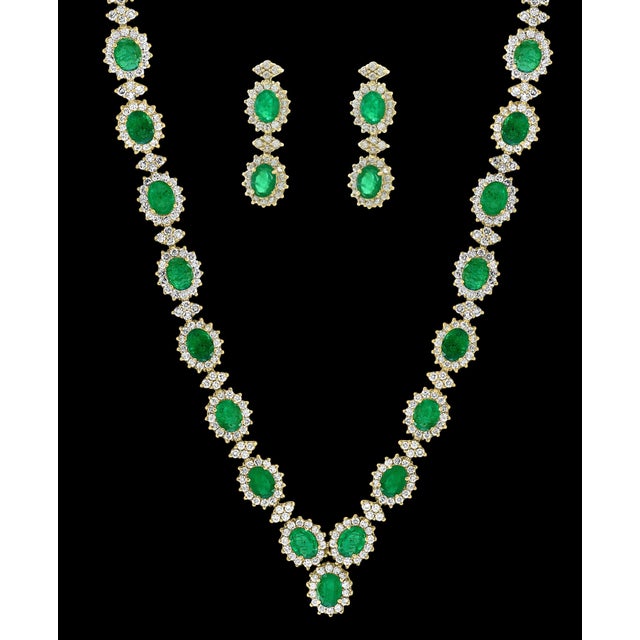 37 Ct Oval Shape Natural Emerald & 22 Carat Diamond Necklace & Earring Suite For Sale - Image 18 of 18