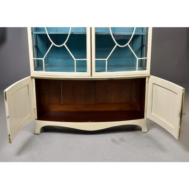 Hepplewhite English Hepplewhite-Style Painted Display Cabinet, Circa 1920s For Sale - Image 3 of 13