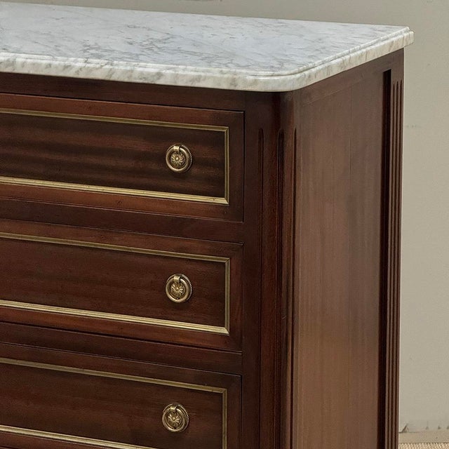 French Louis XVI Petite Mahogany Commode With Carrara Marble For Sale - Image 9 of 18