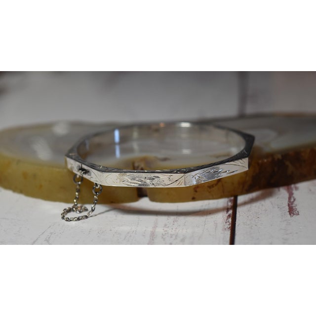 Mid 20th Century Vintage Engraved Octagon Shaped Hinged Sterling Silver Bangle Bracelet For Sale - Image 5 of 17