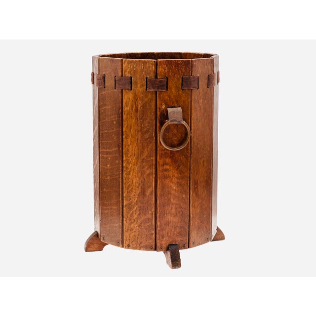 Antique Lakeside Craft Shops Arts & Crafts Quarter-Sawn Oak & Leather Wastebasket, C. 1912 For Sale - Image 4 of 5