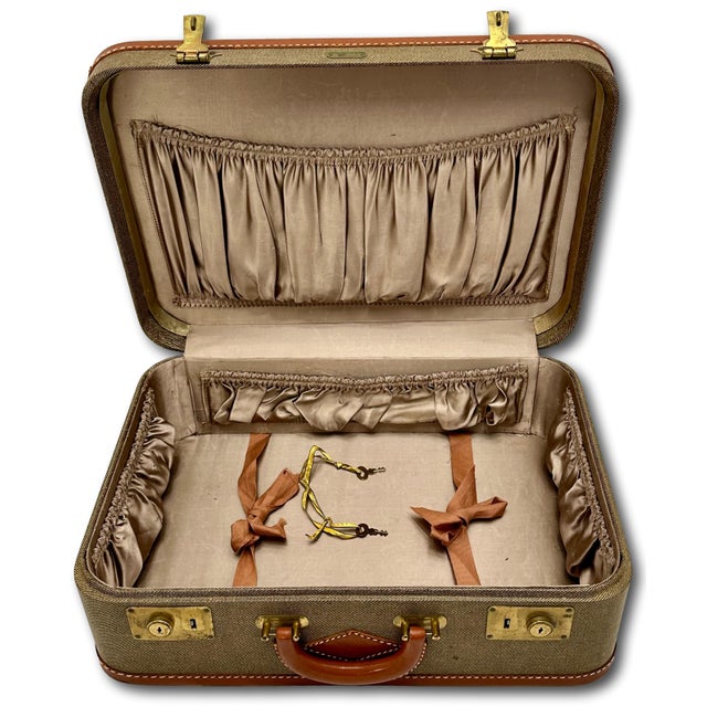 1940s Vintage 1940s Lincoln "Zephyrweight" New York Tweed & Leather Overnight Suitcase in Nice Condition For Sale - Image 5 of 18