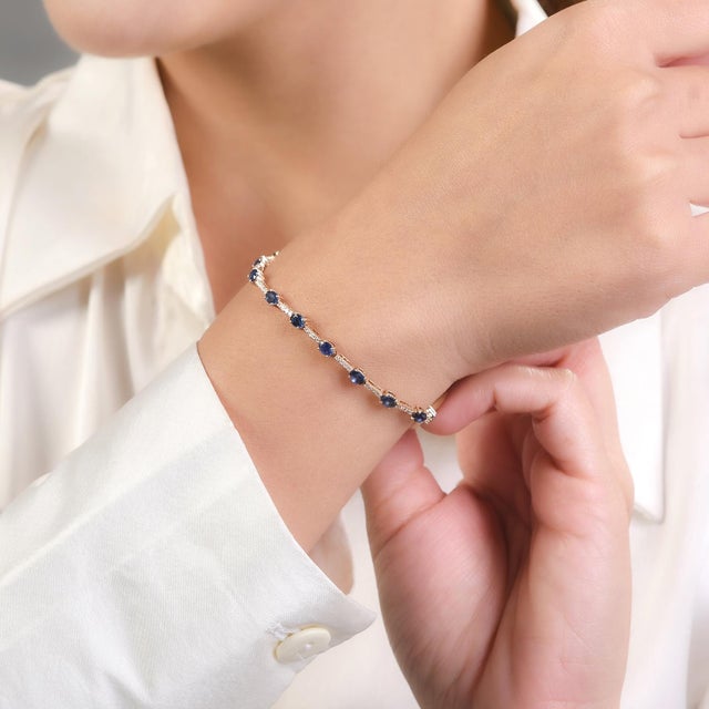 Chic Wedding 14k Yellow Gold Blue Sapphire Bracelet For Sale In New York - Image 6 of 12