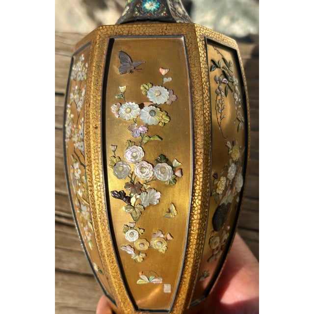 Exceptional Pair of Antique Japanese Meiji Period Shibayama Vases – Silver & Gold Lacquer, C. 1890 For Sale - Image 11 of 18