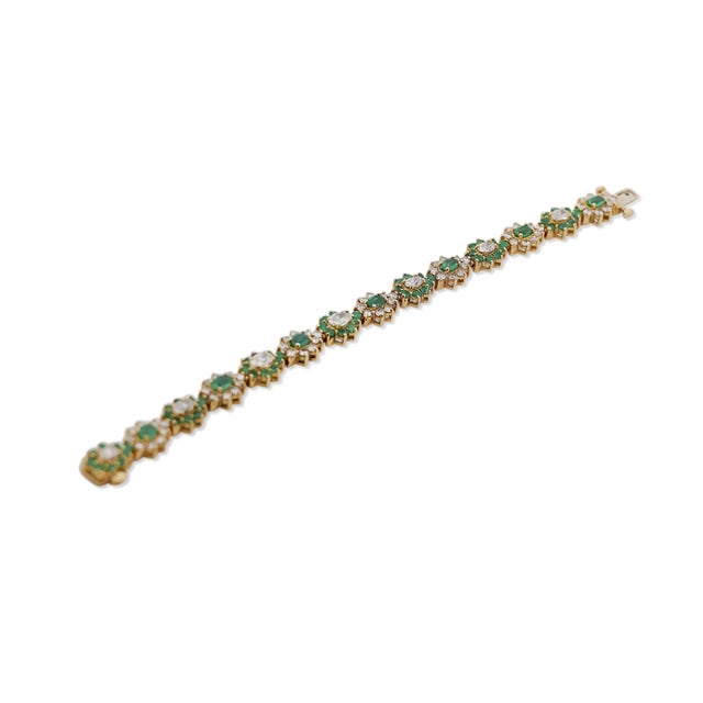 16.4 Carat Emerald & Diamond Vintage Cluster Link Bracelet For Sale - Image 4 of 7