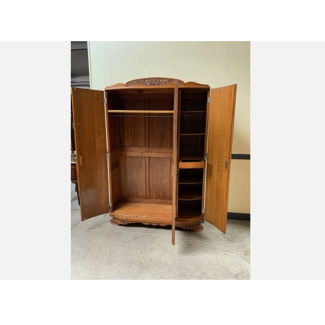 Age: circa 1930 Wood type: solid oak Condition: very good, meticulously maintained, fully restored original condition...
