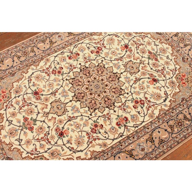 Middle Eastern Rug in Wool For Sale - Image 9 of 11